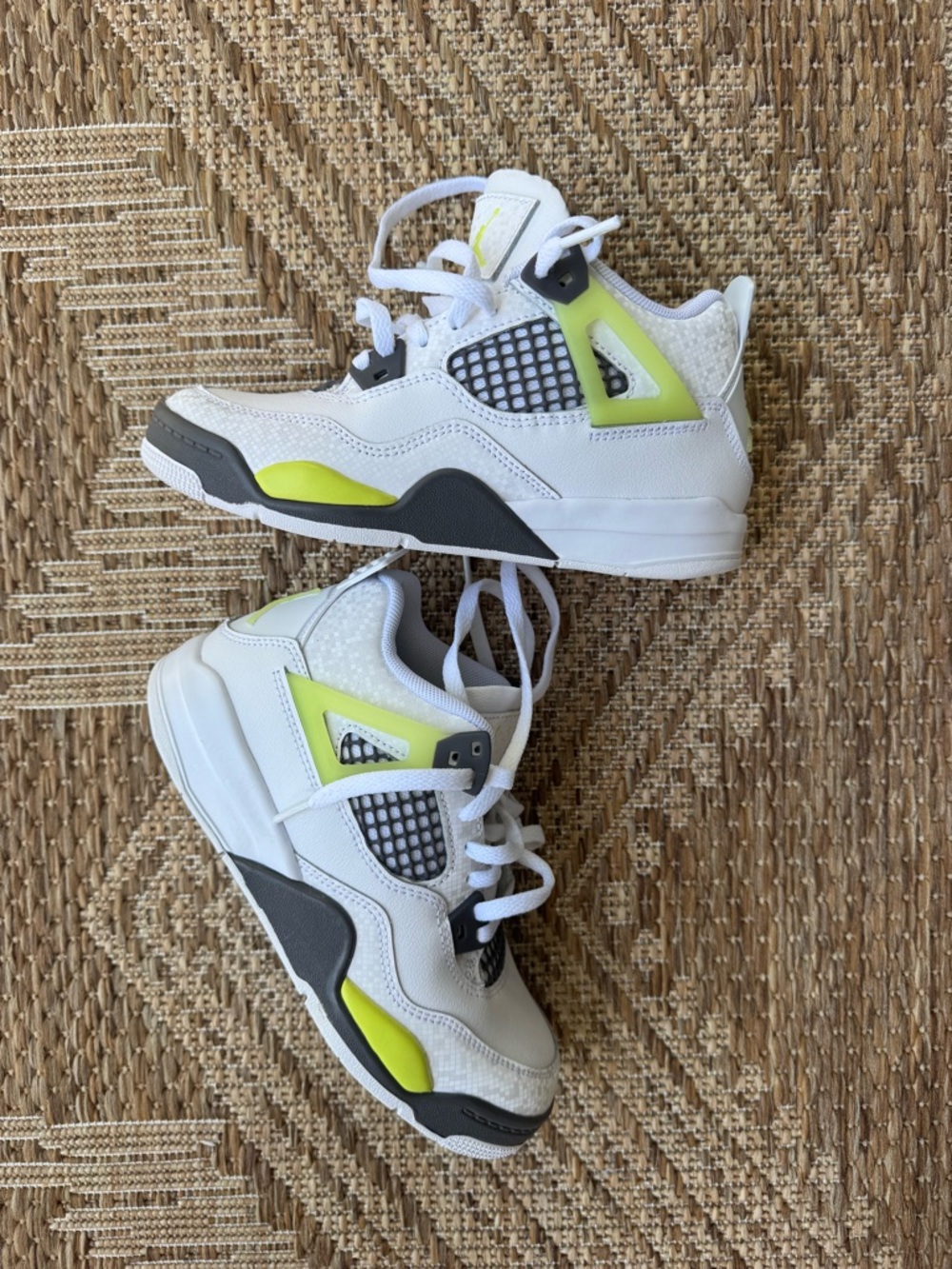 BRAND NEW Jordan Kids White and Neon Yellow/Gray Basketball Sneakers size 1Y